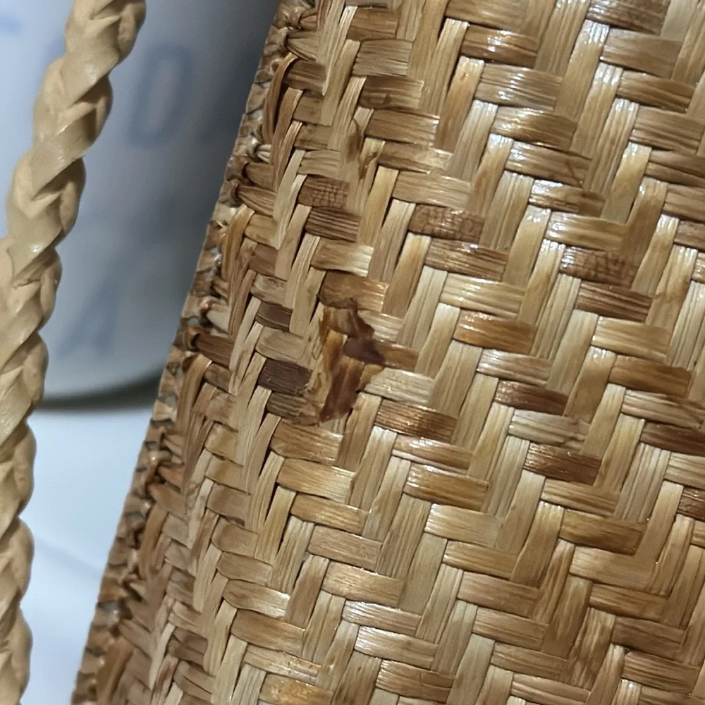 Gorgeous Vintage Bag-Tan Natural Fiber Exterior-Turn Lock Closure